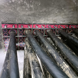 CHÔNG THẤM CÁP XUYÊN TƯỜNG